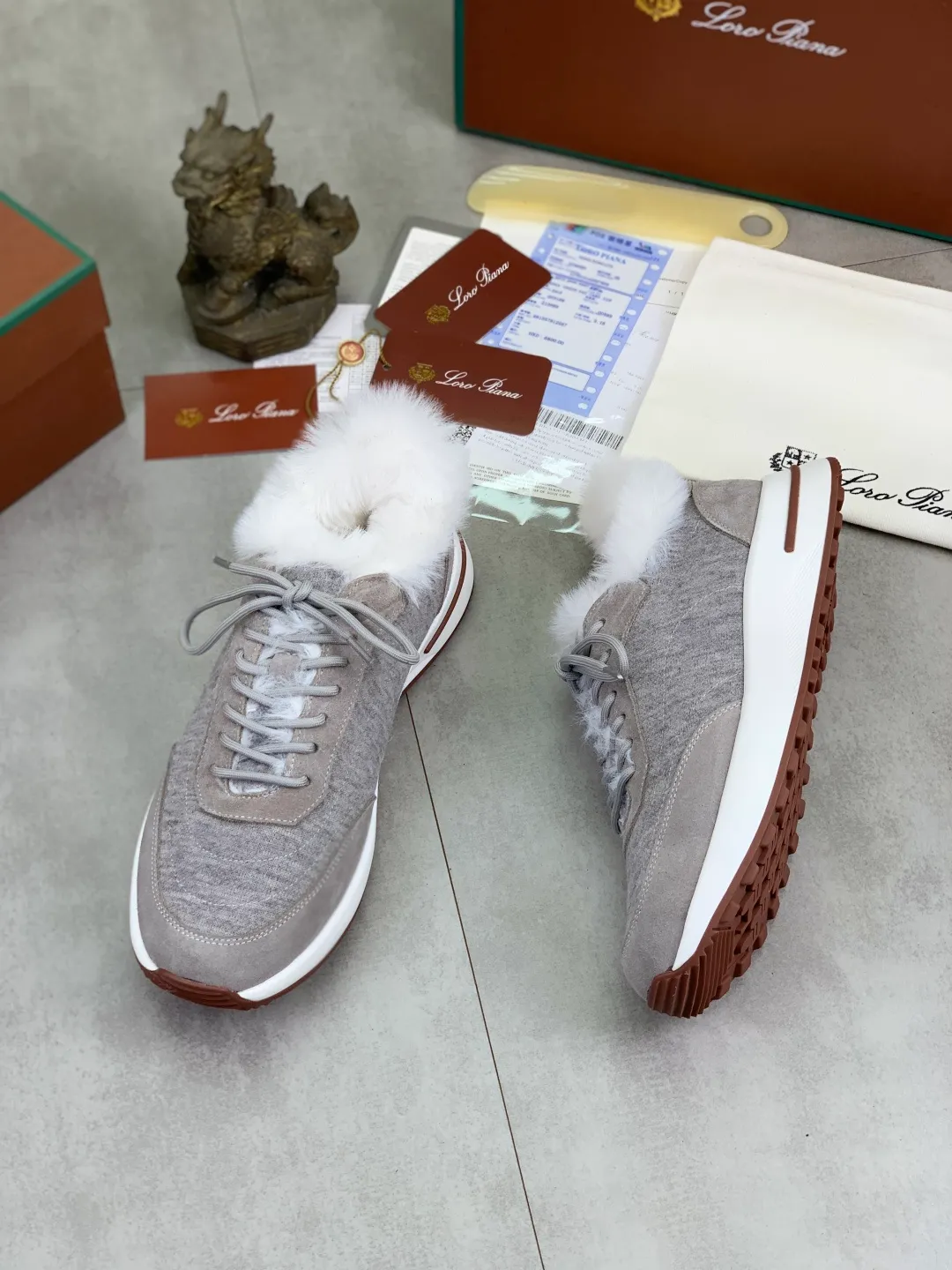 Men's Men's Shoes 💰P460 New Style 💰Mauri The latest casual shoes Loro Piana 💯Top grade💯Buy the original copy💯 Founded the existing Loro Piana company on April 24, 1924. It is now the sixth generation of family business, providing top quality products to customers who are discerning about taste and quality. Imported original fly woven fabric with cowhide fabric, plain calfskin lining. Hand-sewn thread with cowhide feet. Original packaging. High-end outsole. Size: 38-44 (customized for 45 and 46). 5️⃣ colors available.